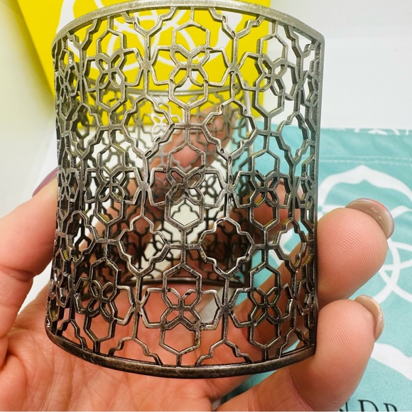 Kendra Scott Antique Silver Aimee Cuff Bracelet - Picture 7 of 10